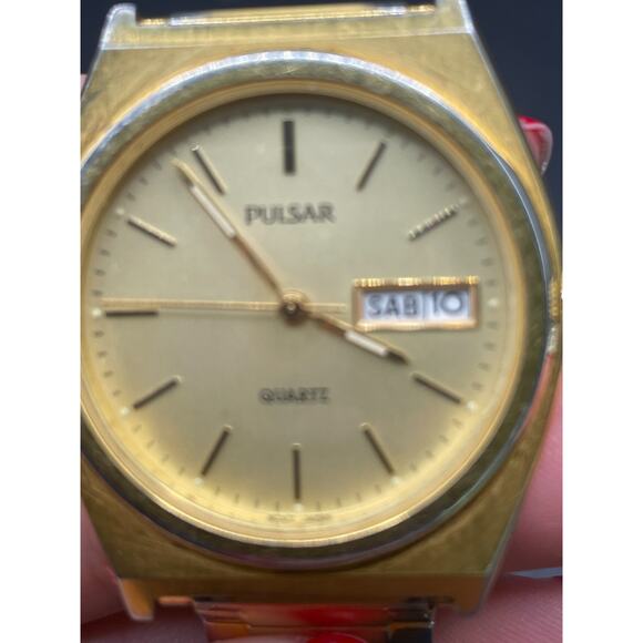 Vtg Pulsar Men Y143-X003 Day Date Gold Tone Quartz Analog Watch English French main image 7